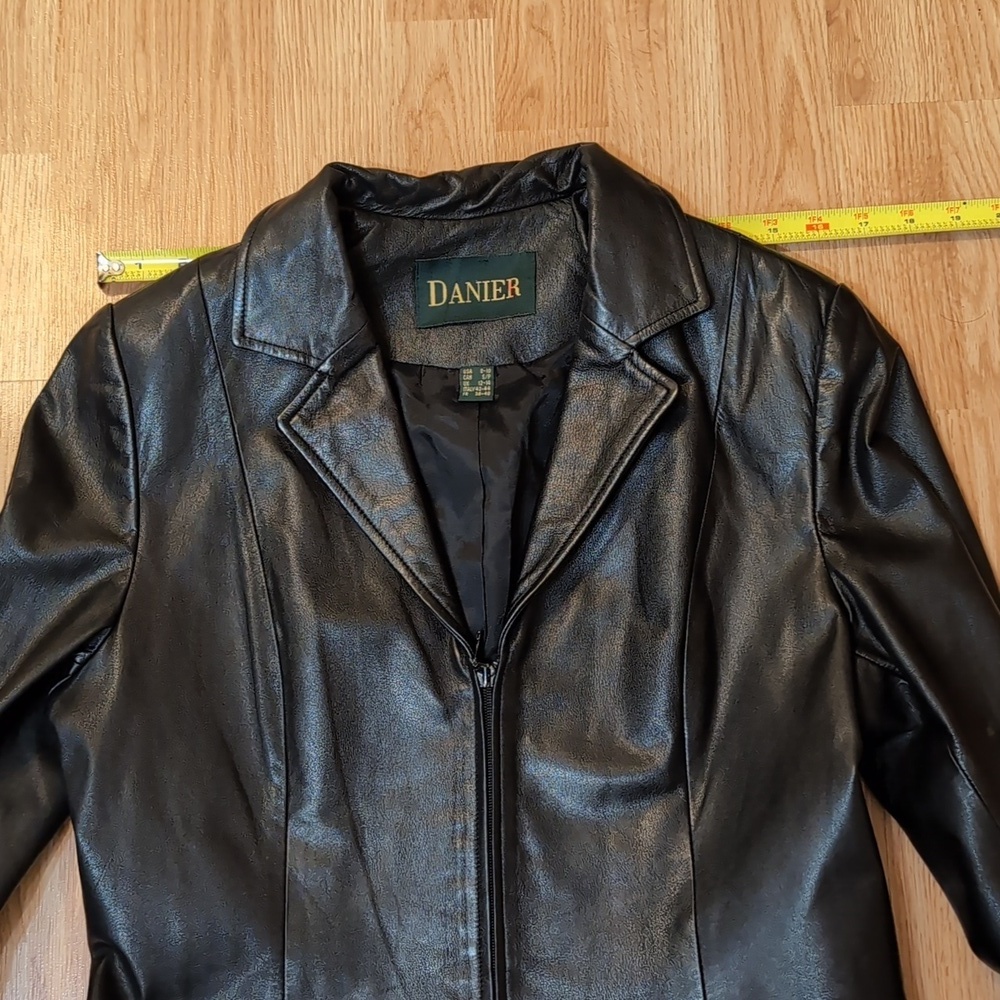 Danier Women's Black Leather Jacket Size Small - Picture 15 of 16